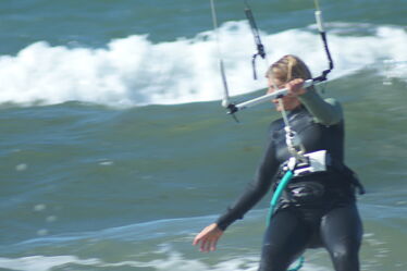 Anfänger beim Kitesurfen lernen im Stehrevier Salzhaff Rerik an der Ostsee