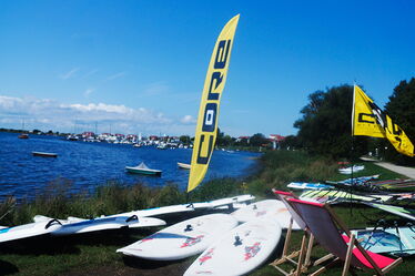 Windsurfen und Natur genießen am Salzhaff